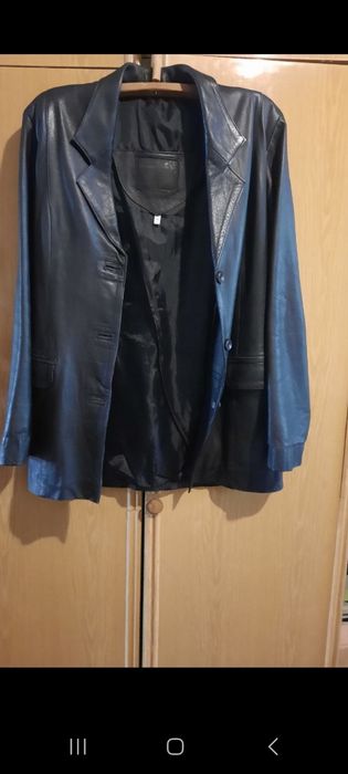 Срочно продаются 2 женские кожаные куртки импортного производства б/у