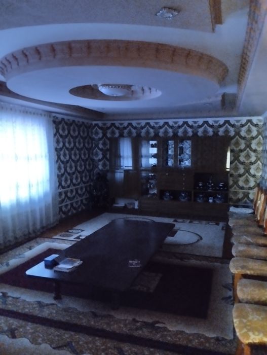 Ховли Уй сотилади.Кирпичныйда Амангельды кучаси.Нархы:65.000 && келиша