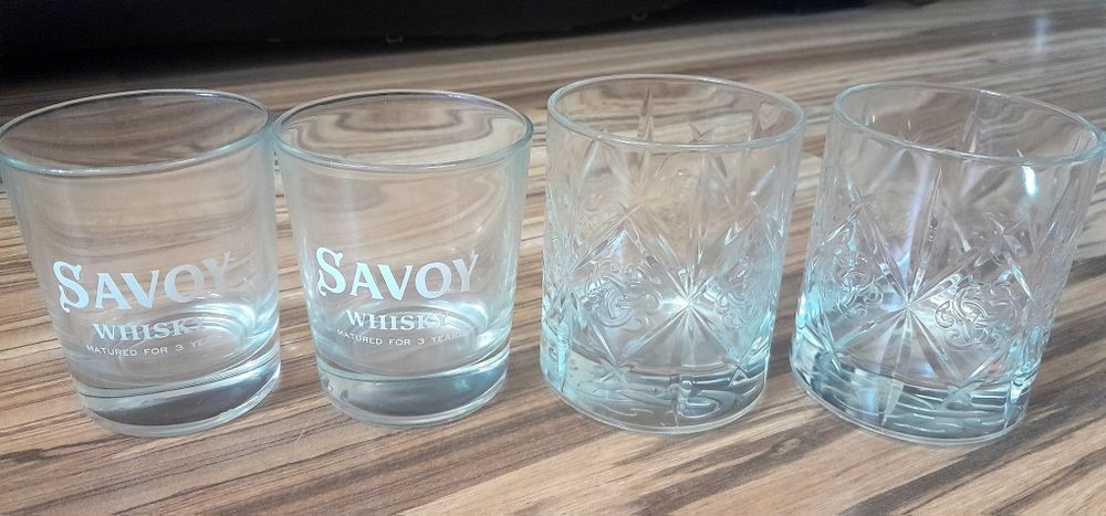 Стъклени чаши за вода и алкохол