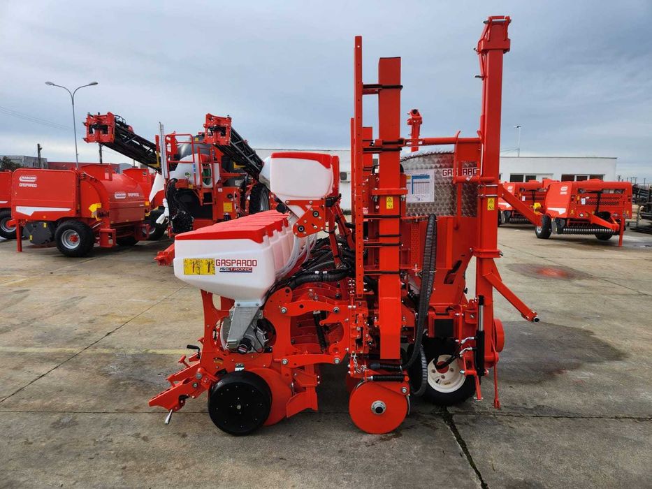 SEMANATOARE DE PRECIZIE GASPARDO Maga 8 45-80 Fertilizator dublu disc