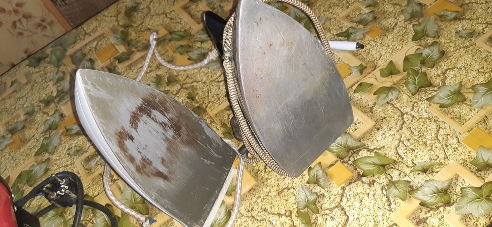 Утюгм рабочие по 2500,и 5000.