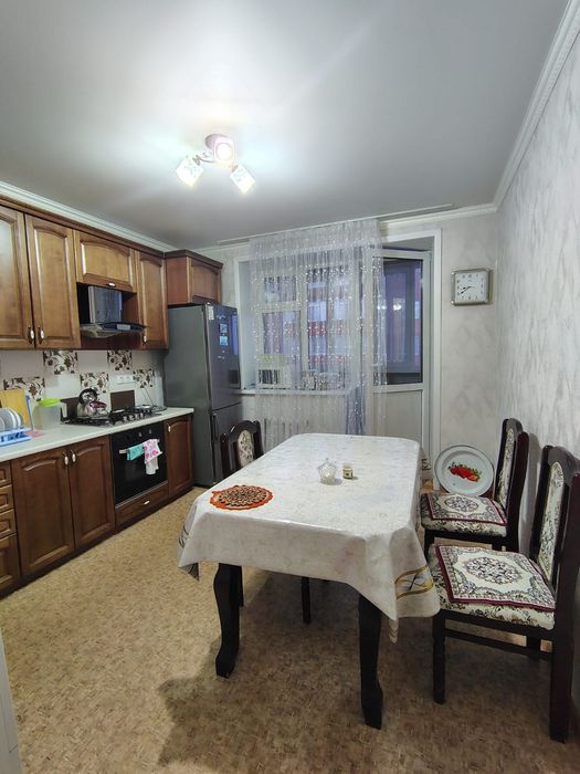 Продается трёхкомнатная квартира.  Береке.