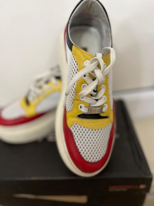 Срочно продам кросовки