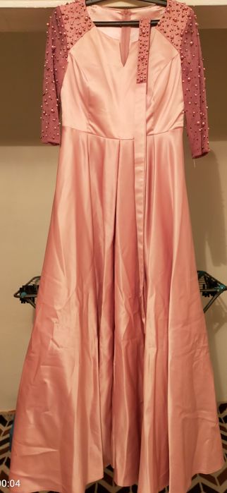 Продам вечерние платья..