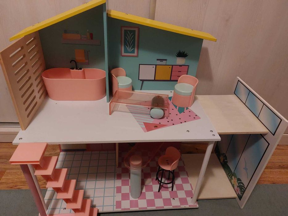 Casuta de papusi din lemn