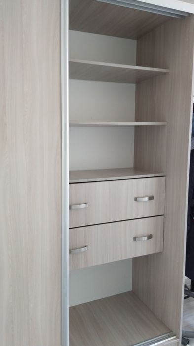 Продам купейный шкаф