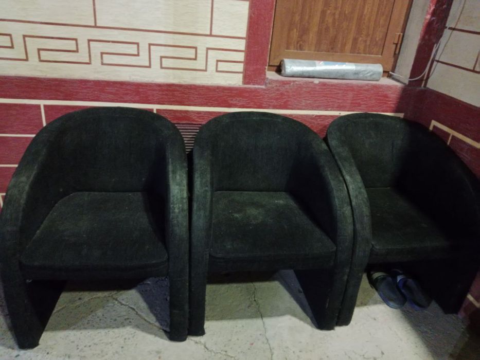 Продаются кресла 3 штуки в среднее отличном состоянии