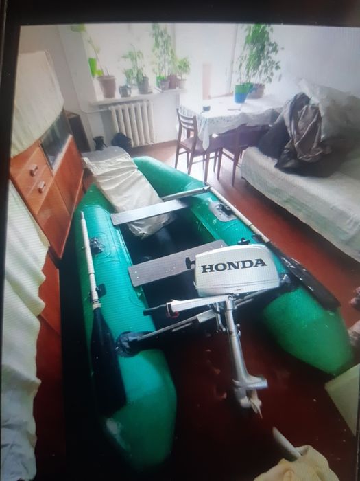 Лодка резиновая + мотор