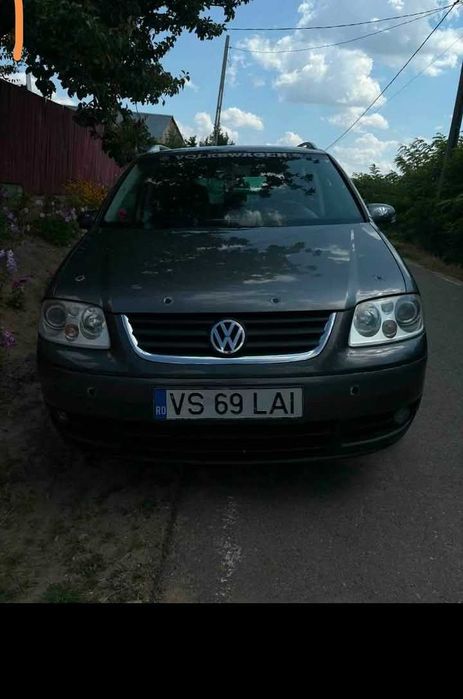 Se vinde Volkswagen Touran,2.0 TDI 140 CP in stare impecabila atât estetic atât și mecanic aștept mesaj pentru mai multe detalii