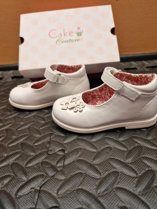 Бебешки обувки/сандали за момиче, размер 21, цвят бяло