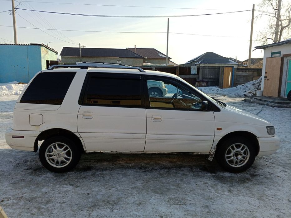 Mitsubishi space wagon