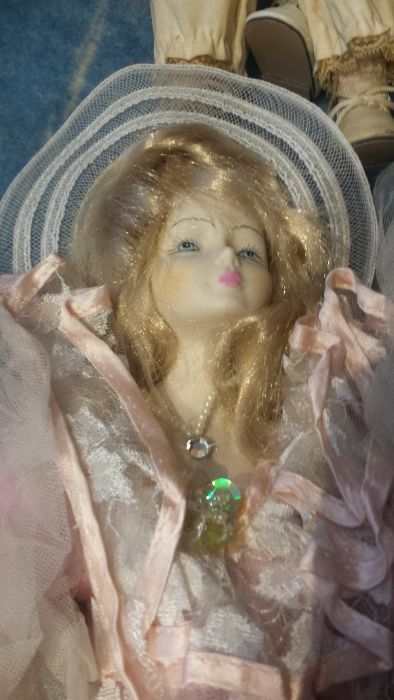 Papusa portelan 60cm 135 lei redus de la 190 lei