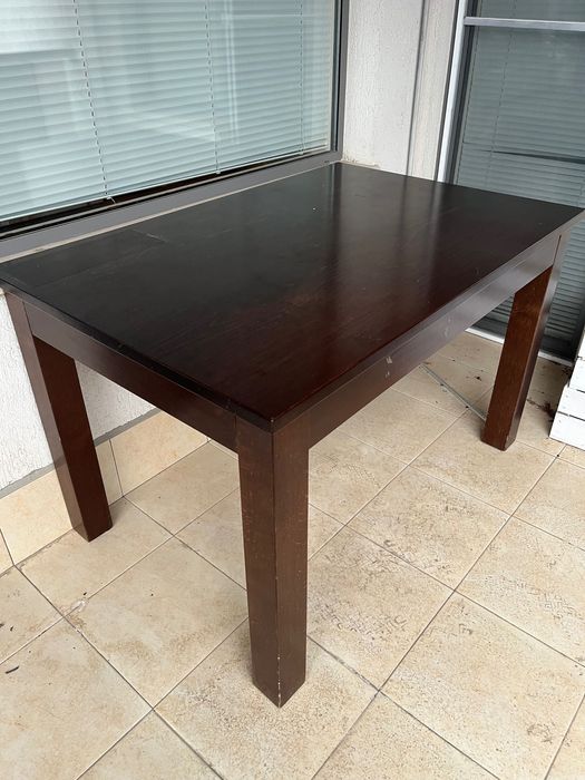 Маса от естествено дърво