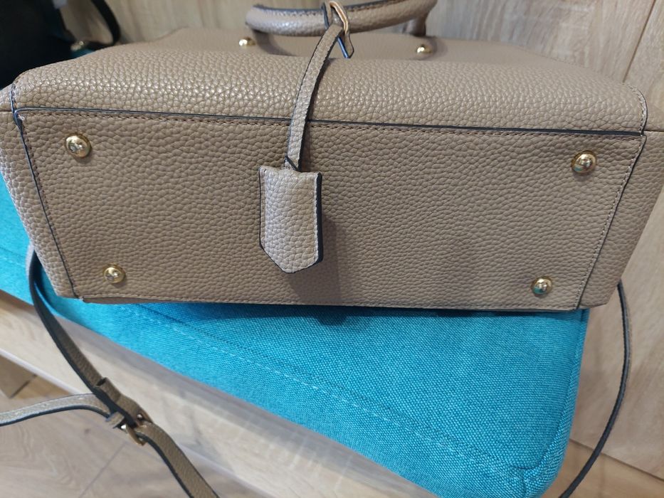 Дамска чанта в кафяво сив цвят