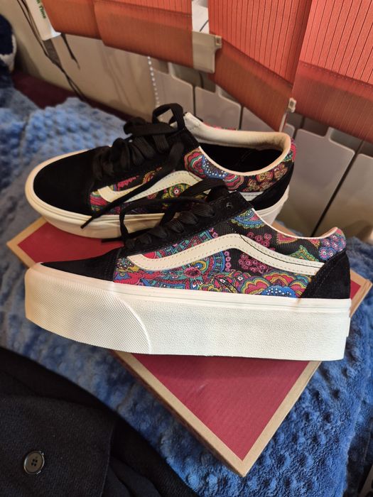 Teniși Vans cu platforma