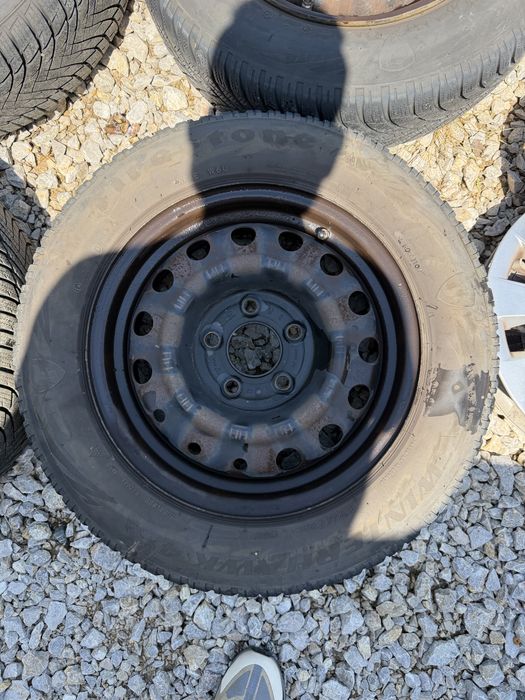 4бр. жел. джанти с тасове 15” 5 х 114.3 със зимни гуми  за Hyundai i30