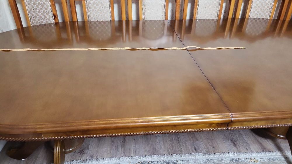 Стол без стульев