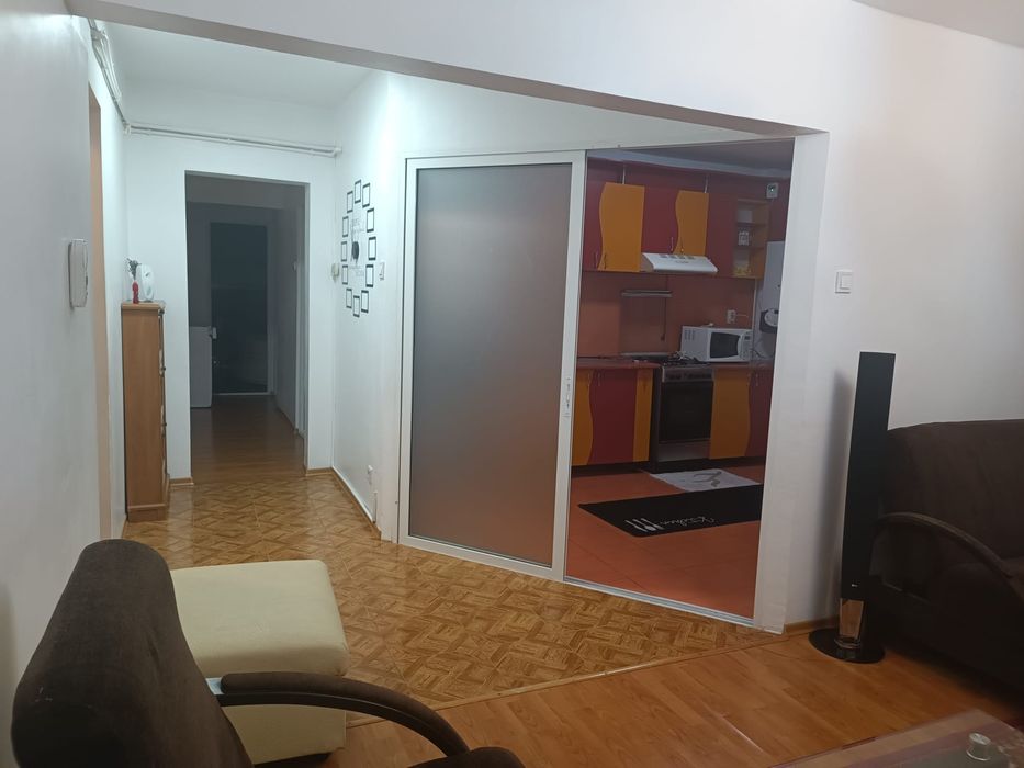 Inchiriez apartament 3 camere
