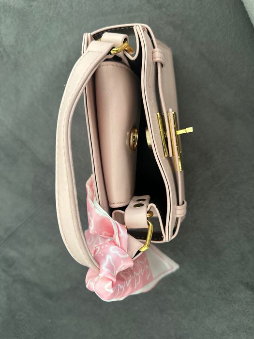 Малка розова чантичка