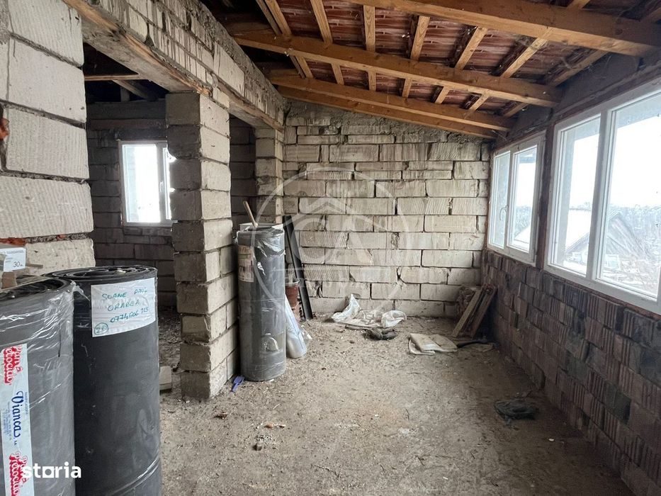Casa de vanzare D+P+E+M cu 5 camere în Livada De Bihor