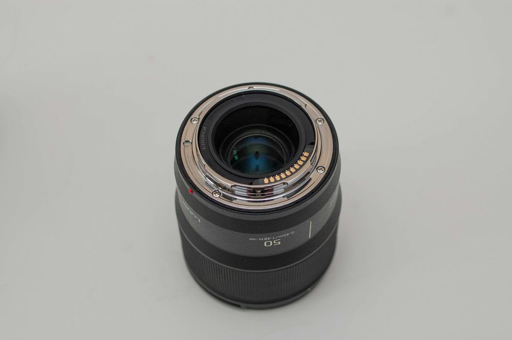 Продавам Panasonic Lumix S5 с обектив Lumix S 50mm f/1.8