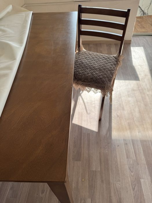 Продам деревянный стол со стулями