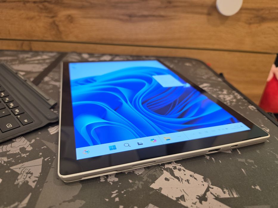 Microsoft Surface Pro 7+ / i7-11th / 16GB Ram / 256 SSD
