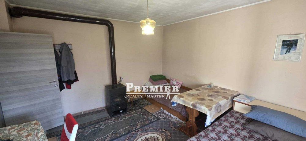 Продава се жилищна къща с парцел в Камено