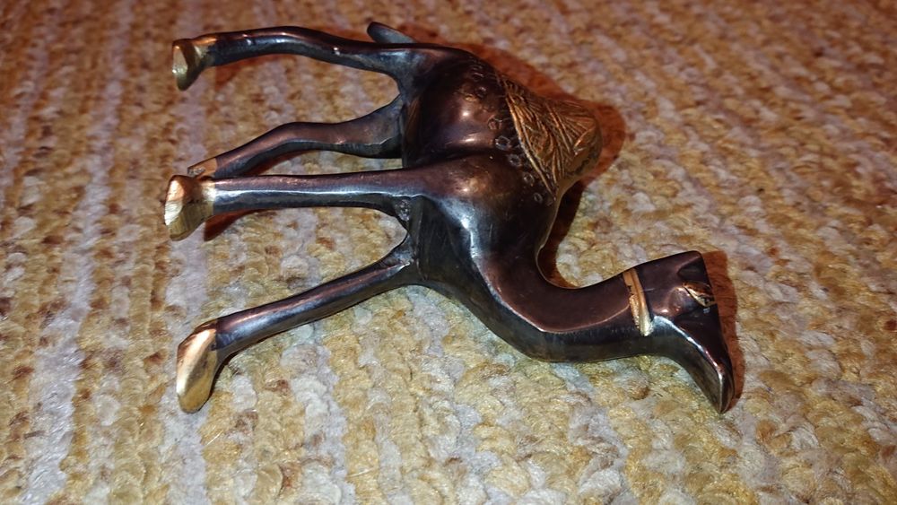 Бронзова статуетка - "Камила"