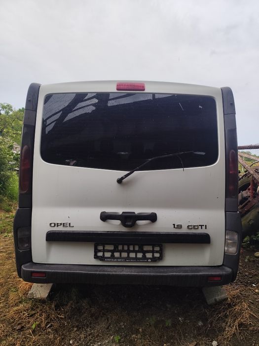 Vînd Opel vivaro 1.9 pt dezmembrari