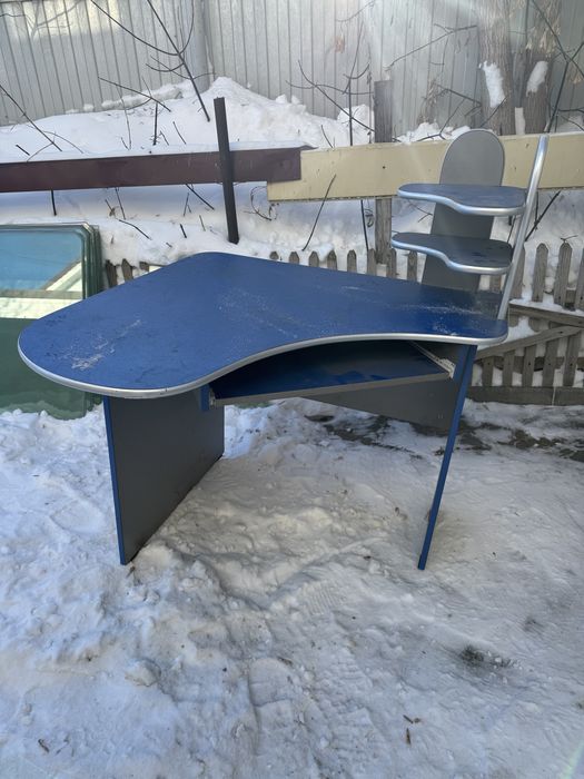 Продам компьютерный стол