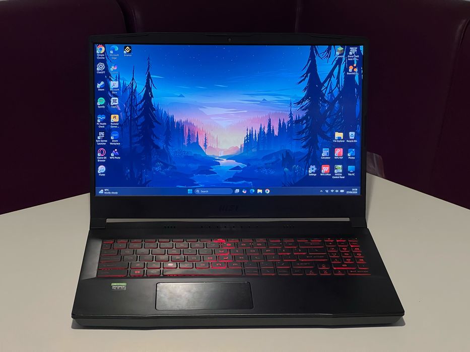 Laptop MSI RTX 3050 144 HZ i5-11400H 16 GB RAM 512GB SSD Tastatura iluminată