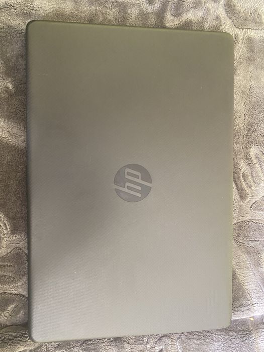 Laptop HP 250 G8 + Set Mouse&Tastatura