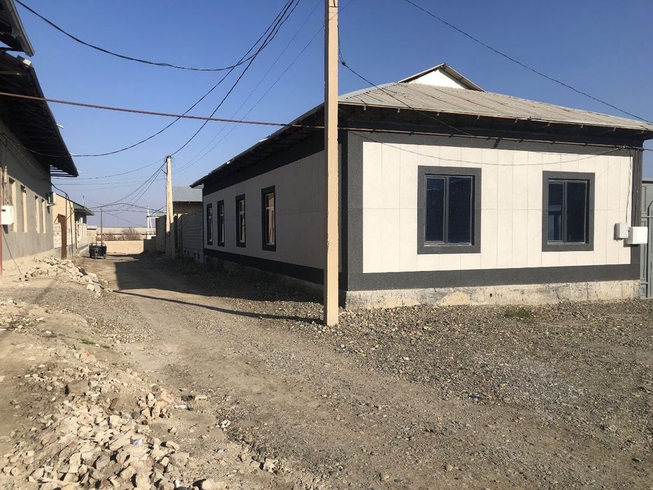 Таййор хамма шароитлари бор (8 сотих) Ховли сотилади.