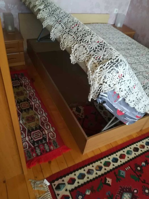 Единични легла съединени на спалня