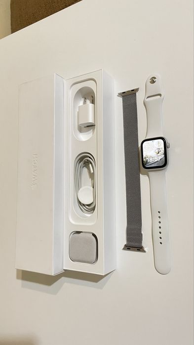 Apple Watch Series 4, 44mm, Silver