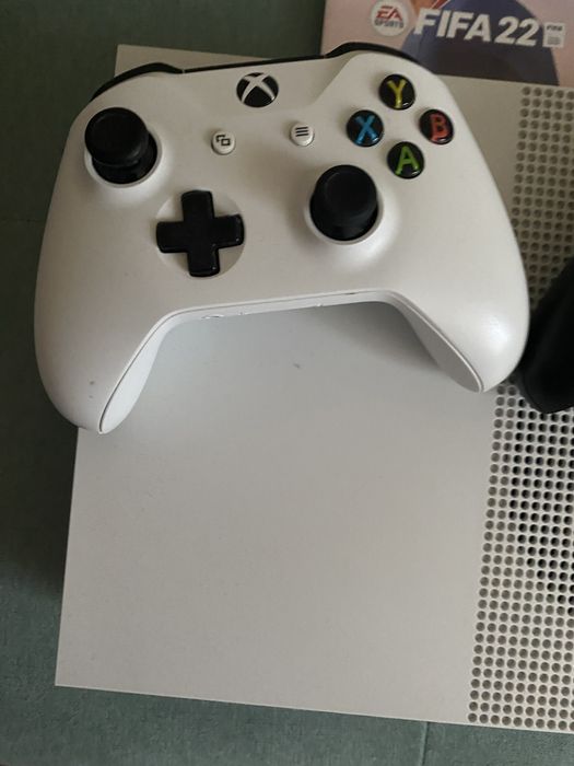 Xbox one S alb+2 manete+6 jocuri