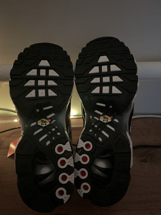 Продам кроссовки мультиколор