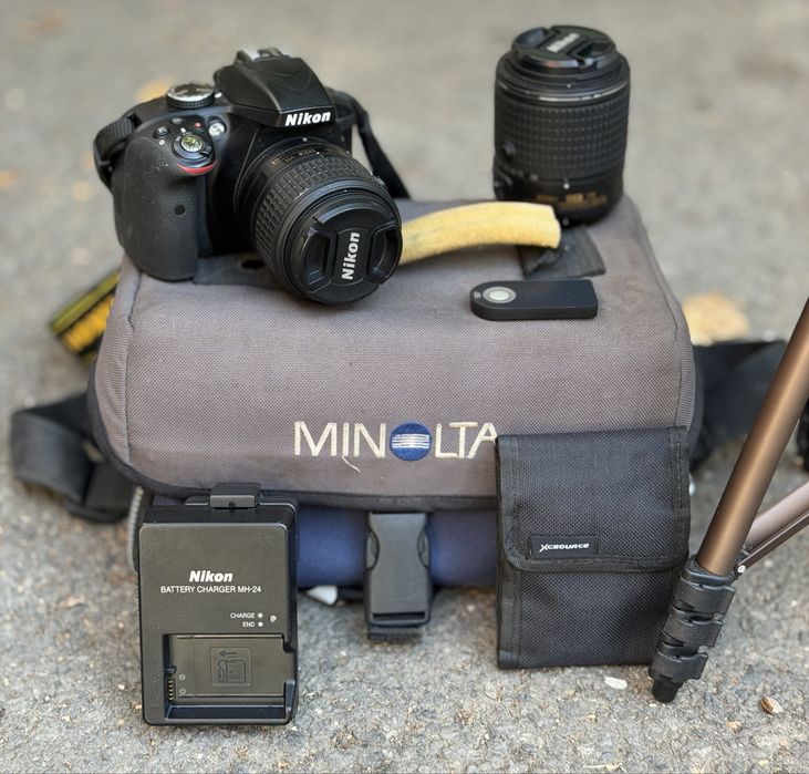 Цифров фотоапарат Nikon D3300 DSLR 24.2MP + 2 NIKKOR VR ОБЕКТИВА + Статив + Чанта