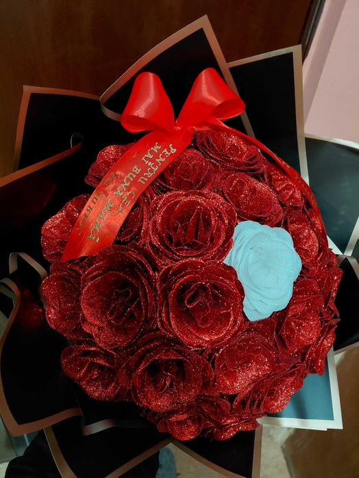 Buchete din trsndafiri de sapun si cu sclipici