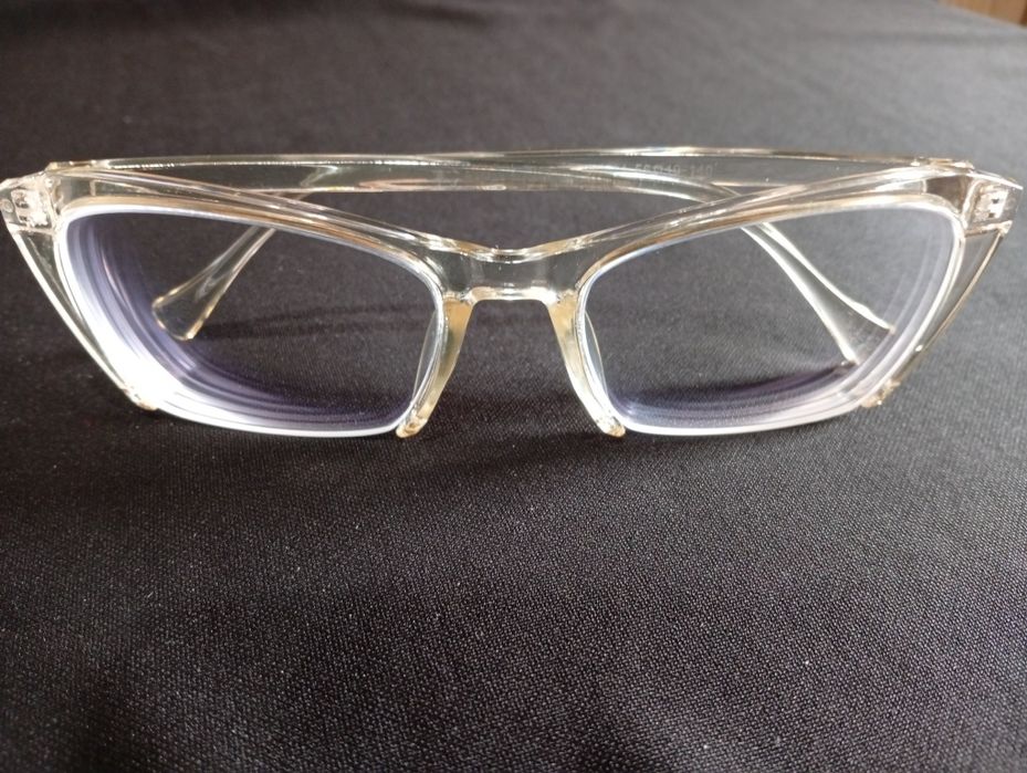 Оправа для очков прозрачного цвета