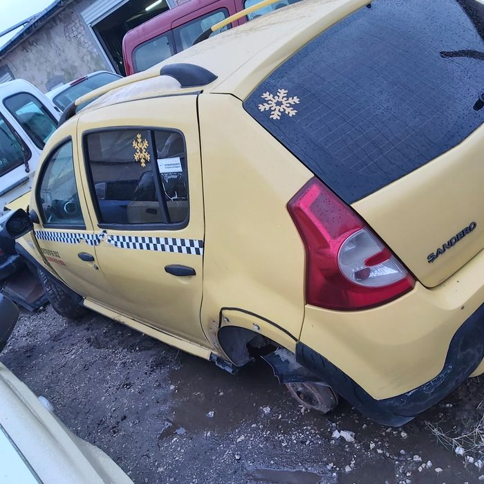 Дачия Сандеро  STEPWEY 1.6 I 2012 г.