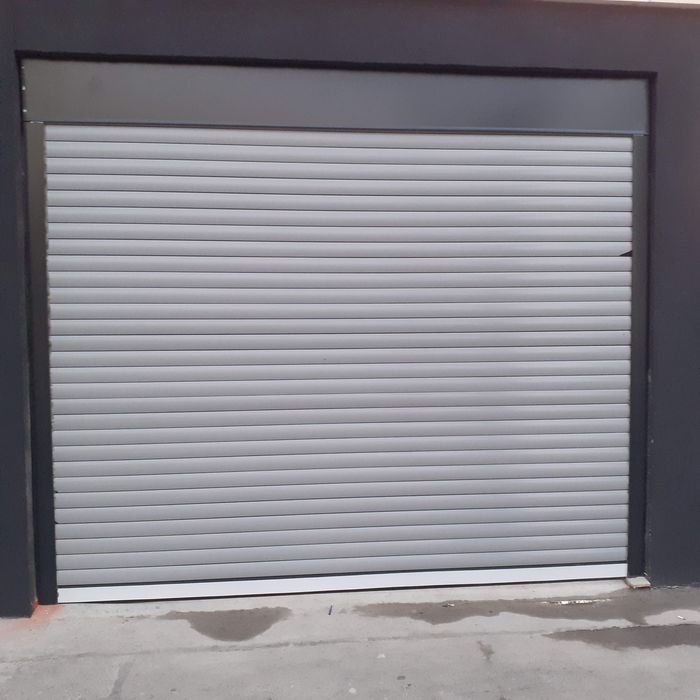 Usa garaj rulou din aluminiu