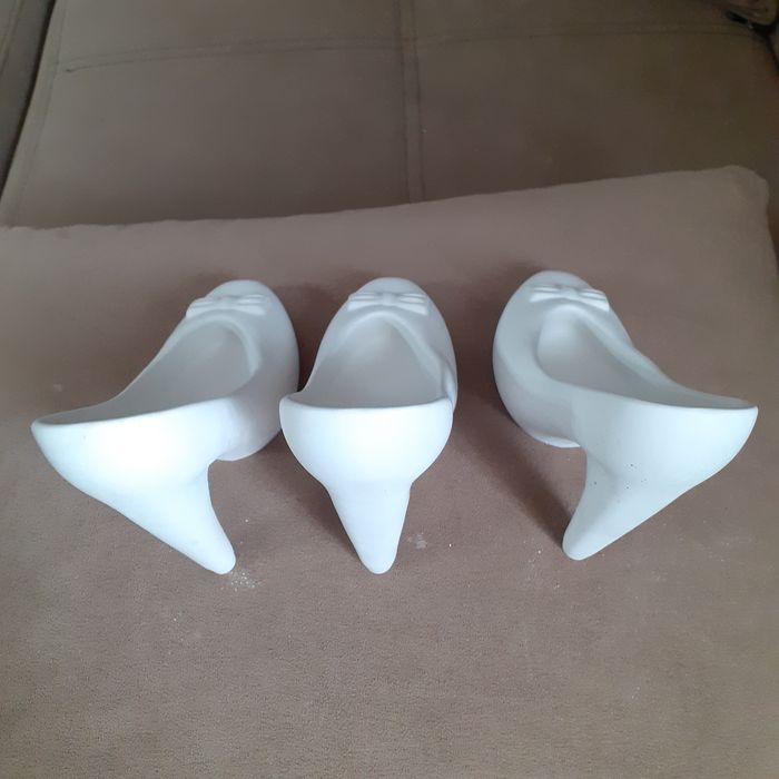 Кашпи,ръце, обувки и фламинго  за декориране.