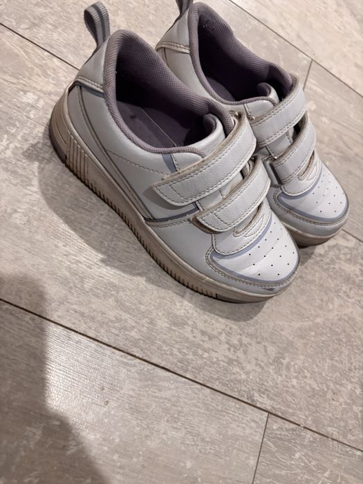 Крассовки для девочку