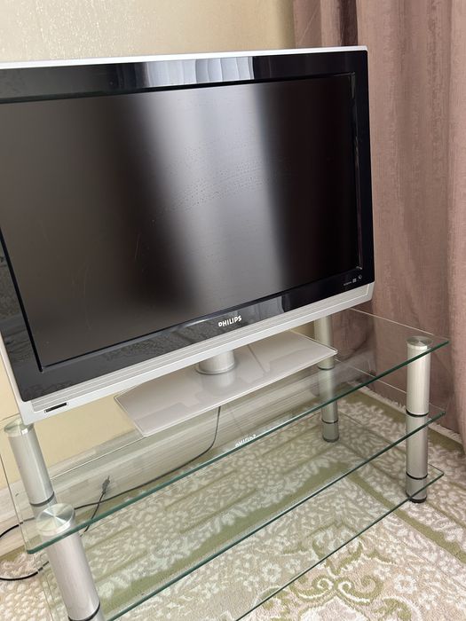 Продаю телевизор с подставкой