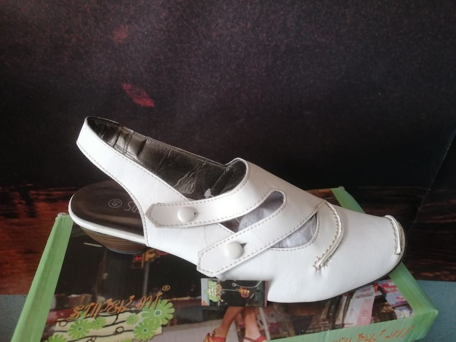 Super pantofi-sandala damă!