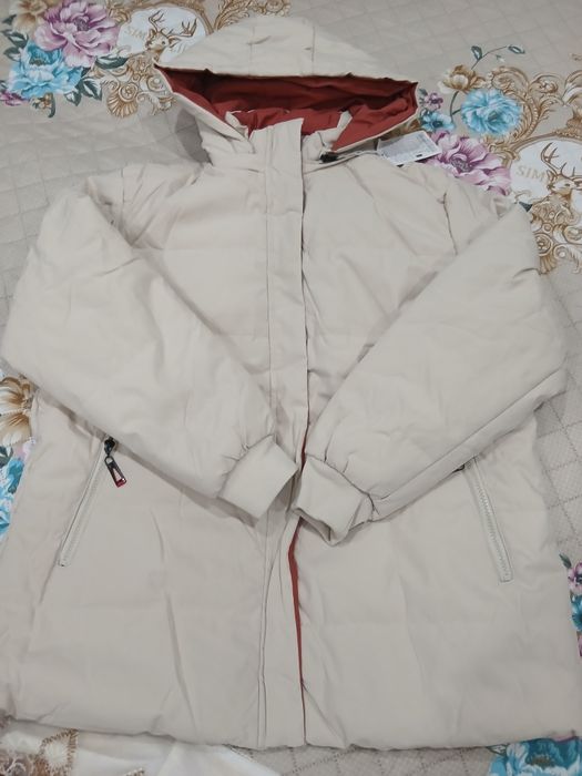 Продам куртку женскую.