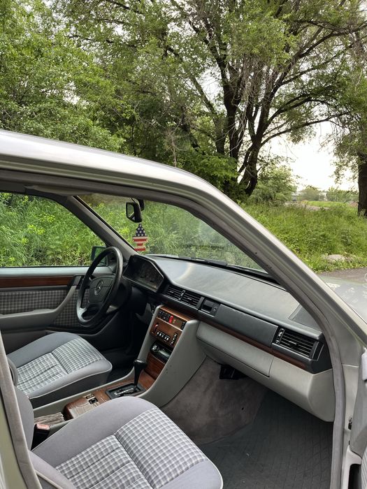 Mercedes Benz E230