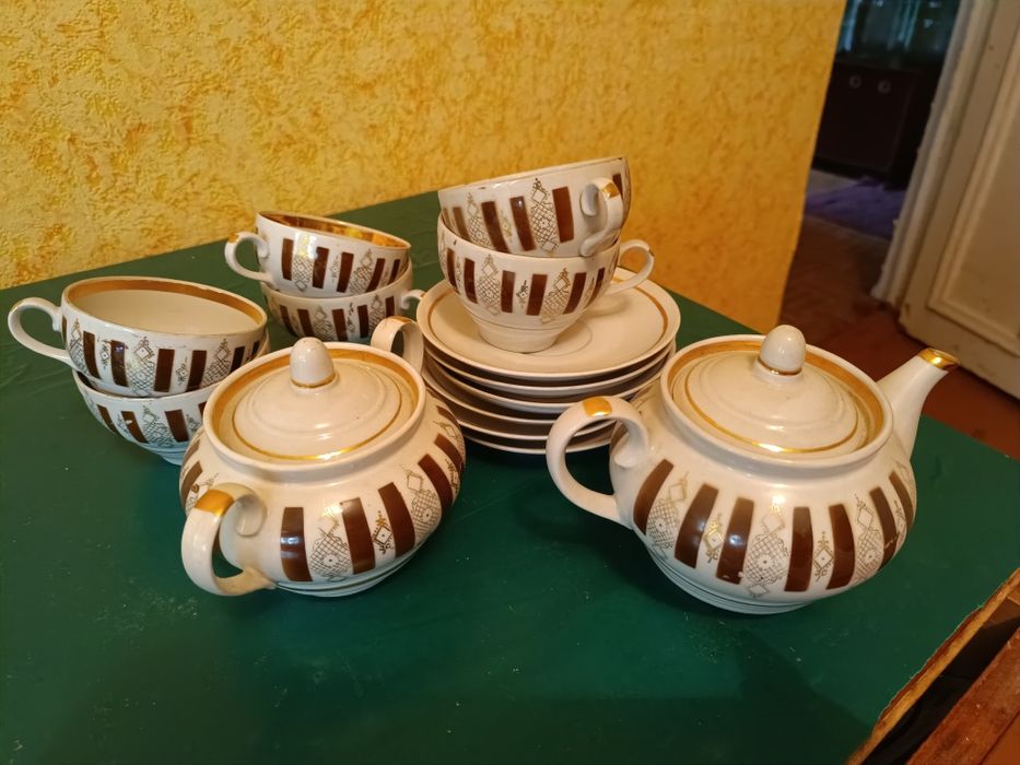 Посуда, тарелки, сервизы,
